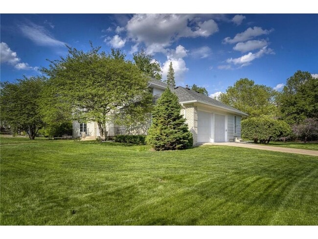 5721 Londonderry Rd in Edina, MN - Building Photo - Building Photo