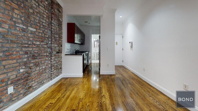 307 Mott St in New York, NY - Building Photo - Building Photo