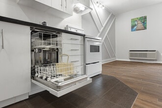 486-486 Albert St in Ottawa, ON - Building Photo - Building Photo