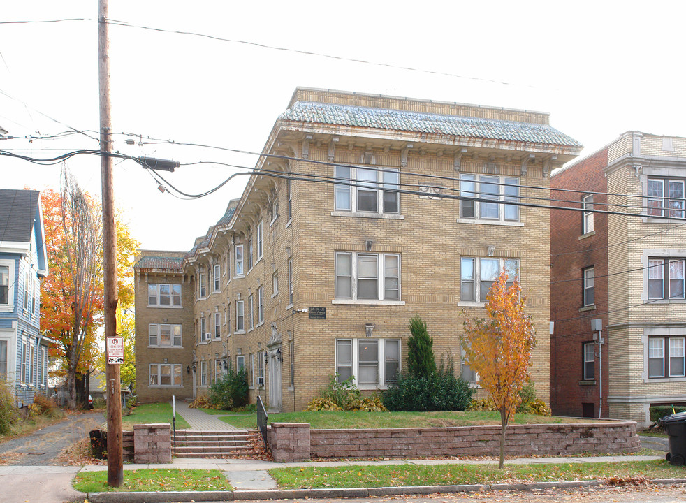 28 Girard Ave in Hartford, CT - Foto de edificio