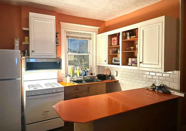 property at 2832 Peery Ave