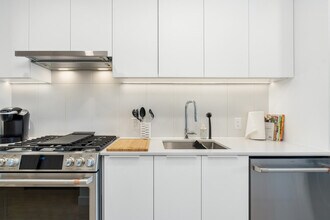 2450 Garden Dr in Vancouver, BC - Building Photo - Building Photo