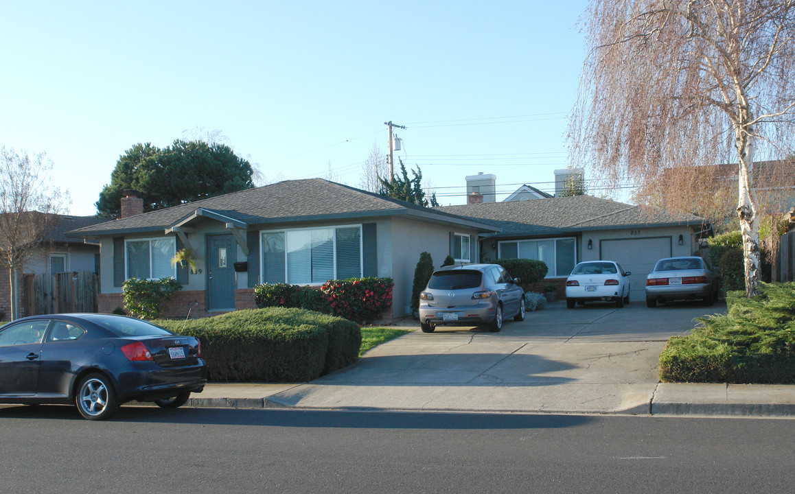 837 Sevely Dr in Mountain View, CA - Foto de edificio