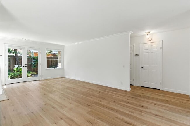 560 Centre Ct in Alameda, CA - Building Photo - Building Photo