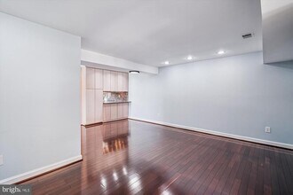 8934 Battery Pl in Bethesda, MD - Building Photo - Building Photo
