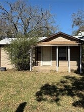 1711 Groesbeck St in Stephenville, TX - Building Photo - Building Photo
