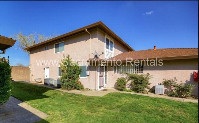 9041 Montoya St in Sacramento, CA - Building Photo - Building Photo