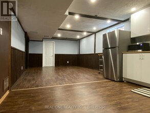 1759 Sherwood Forrest Cir in Mississauga, ON - Building Photo - Building Photo