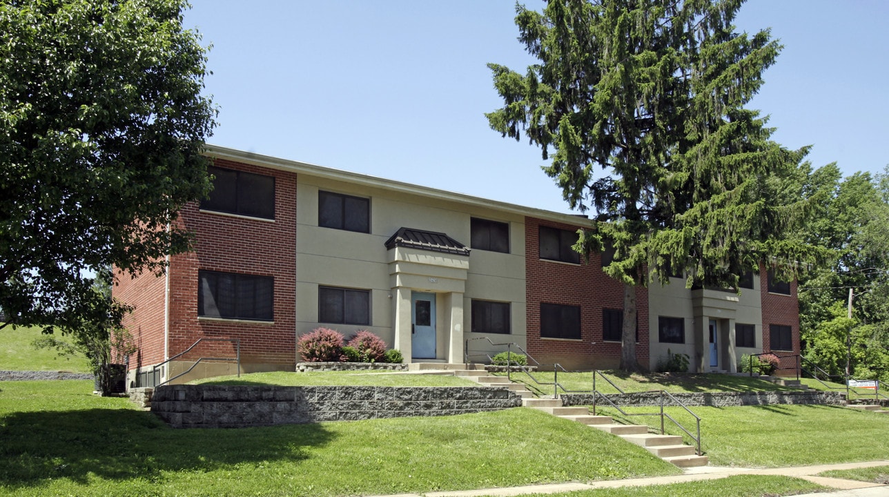 Tyrell Place Apartments in Jennings, MO - Foto de edificio