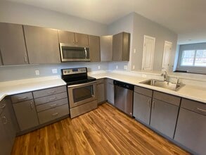 27 E Ridge Dr in Milford, NH - Building Photo - Building Photo