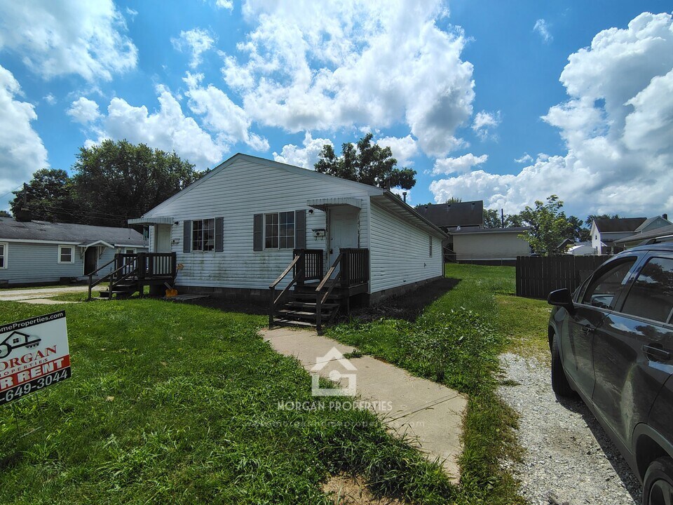 109 E 1st St, Unit 109 in Alexandria, IN - Building Photo