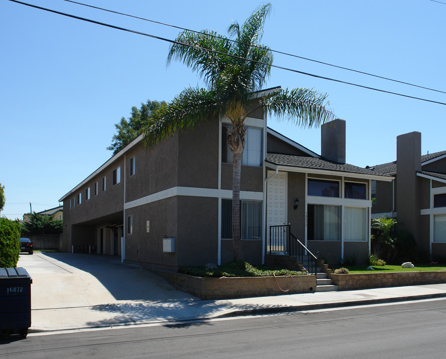 16872 Hoskins St in Huntington Beach, CA - Building Photo