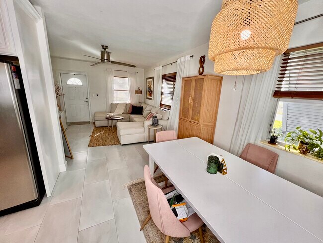 723 W Palm St in Lantana, FL - Building Photo - Building Photo