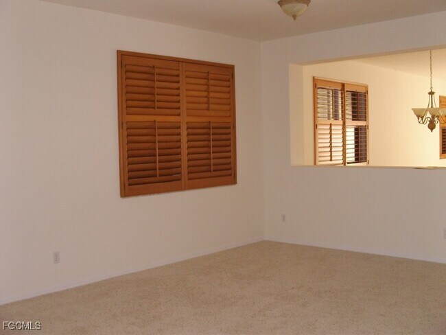 18110 Star Jasmine Ct in Lehigh Acres, FL - Building Photo - Building Photo