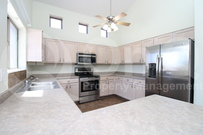 13349 W Desert Rock Dr in Surprise, AZ - Building Photo - Building Photo