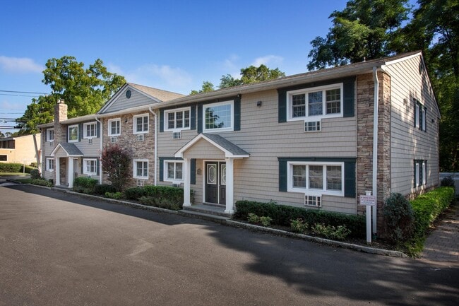 property at 118 Carleton Ave