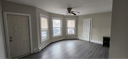 238 Coleman St, Unit 2 in Bridgeport, CT - Foto de edificio - Building Photo