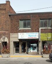 2122-2128 Queen St E in Toronto, ON - Building Photo - Building Photo