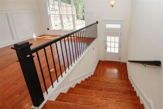 2418 Dresden Parc Cir in Atlanta, GA - Building Photo - Building Photo