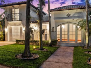 1125 Asturia Ave in Coral Gables, FL - Building Photo - Building Photo