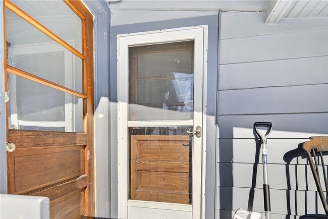 property at 607 N Cayuga St