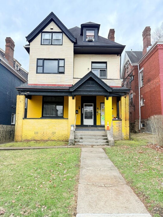 5420 Stanton Ave in Pittsburgh, PA - Building Photo