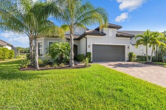 2718 Aviamar Cir in Naples, FL - Building Photo - Building Photo