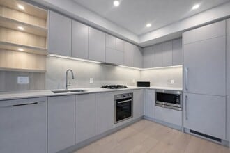 311 Alderson Ave in Coquitlam, BC - Building Photo - Building Photo