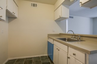 Reagan Terrace Apartments in Dallas, TX - Building Photo - Building Photo