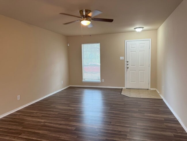 9061 Clearwood Pth in Universal City, TX - Building Photo - Building Photo