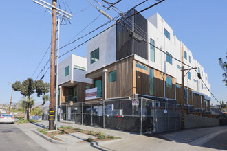 8 on Robinson in Los Angeles, CA - Building Photo - Building Photo