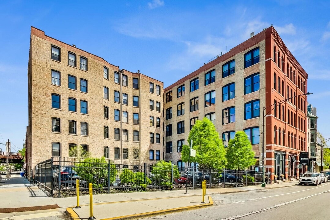 525 N Halsted St in Chicago, IL - Building Photo