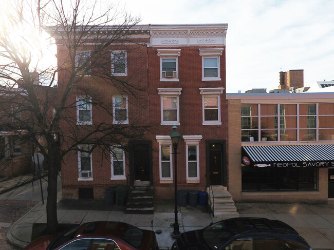 869 Hollins St in Baltimore, MD - Building Photo - Building Photo