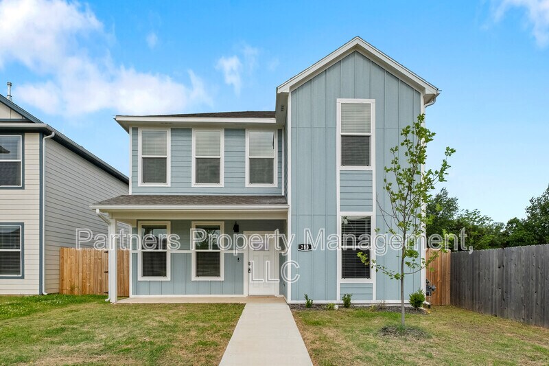 283 S Neon Ave in Fayetteville, AR - Building Photo