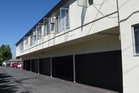 1106 W West Ave in Fullerton, CA - Foto de edificio - Building Photo