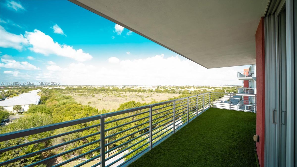 7661 NW 114th Pl in Medley, FL - Building Photo
