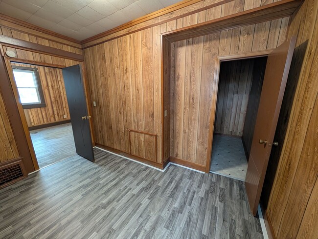 516 10th St in Elkhart, IN - Foto de edificio - Building Photo