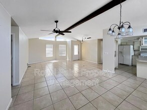 2831 SE 19th Pl in Cape Coral, FL - Building Photo - Building Photo
