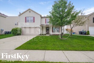 861 Southern Pines Dr in Whiteland, IN - Building Photo