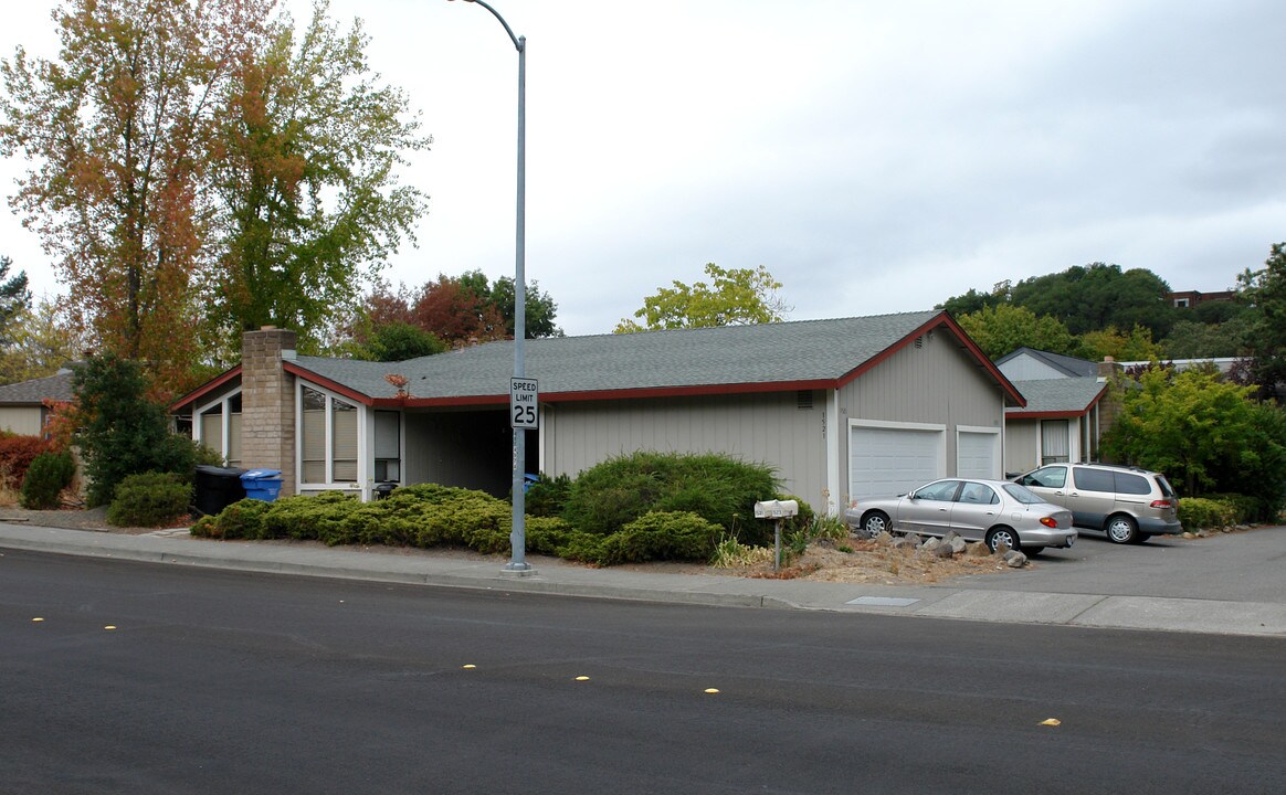 1521 Neotomas Ave in Santa Rosa, CA - Building Photo