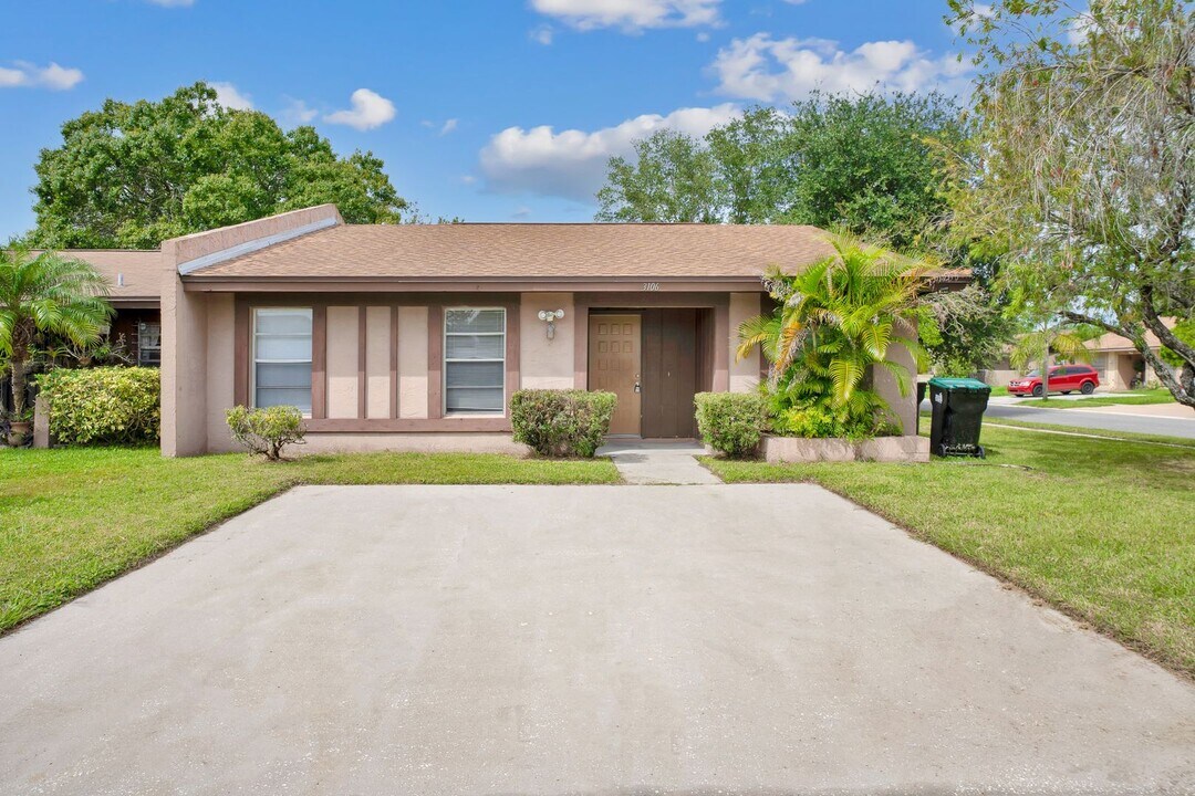 3121 Yorych Ln in Orlando, FL - Building Photo