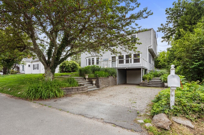 19 Sherwood Dr in Westport, CT - Building Photo - Building Photo
