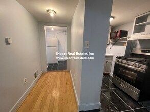 474 E 7th St, Unit 1 in Boston, MA - Building Photo - Building Photo