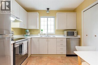 735 W 15th Ave in Vancouver, BC - Building Photo - Building Photo