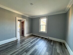 304 Front St-Unit -6 in Belvidere, NJ - Building Photo - Building Photo