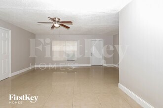 6126 Arcade Ct in Greenacres, FL - Building Photo - Building Photo