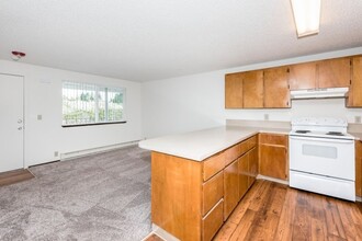 Large One Bedroom Close to Vancouver Mall in Vancouver, WA - Building Photo - Interior Photo