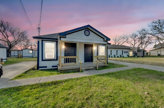 property at 418 E Avenue F