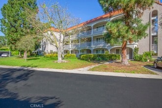 3510 Bahia Blanca W, Unit 3C in Laguna Woods, CA - Building Photo - Building Photo