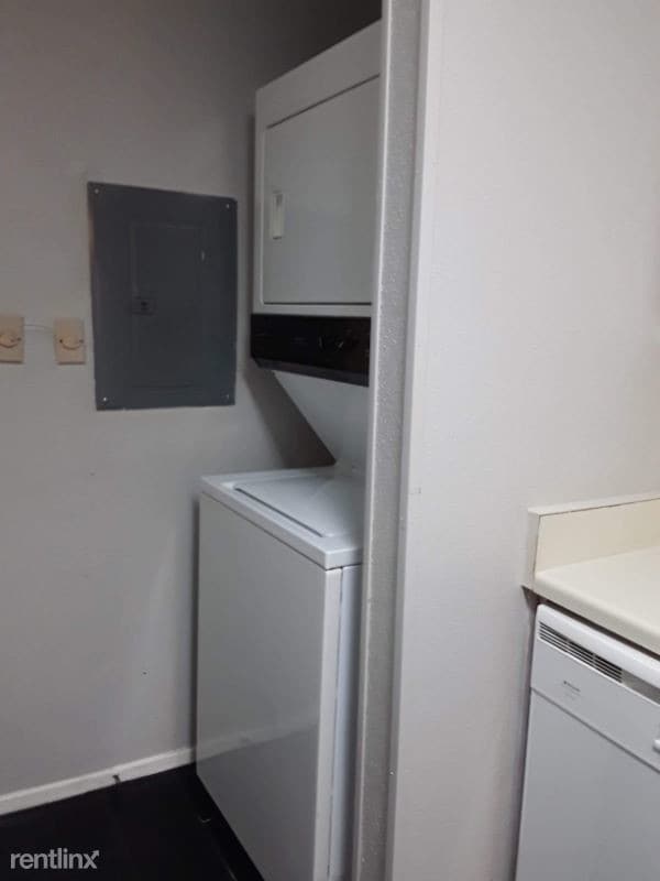 7600 Emmett F Lowry Expy in Texas City, TX - Building Photo - Building Photo